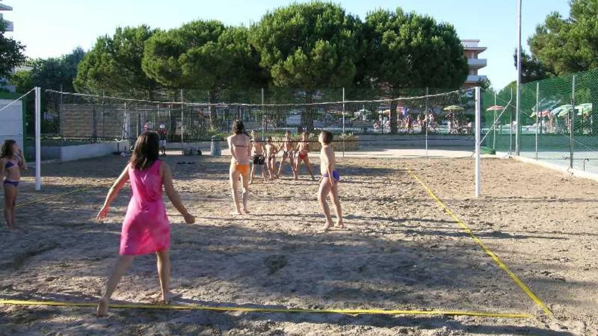 Poolside Serenity - Beahost Rentals Bibione Italy