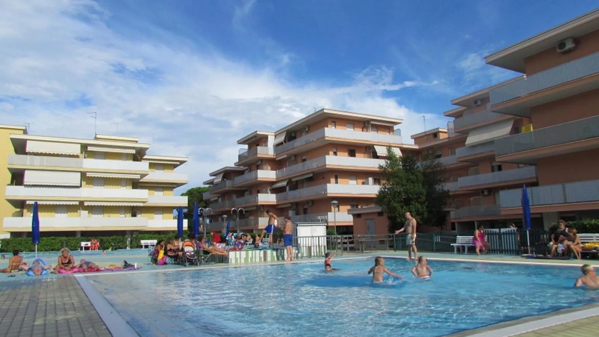 Poolside Serenity - Beahost Rentals Bibione 0*,  Italie