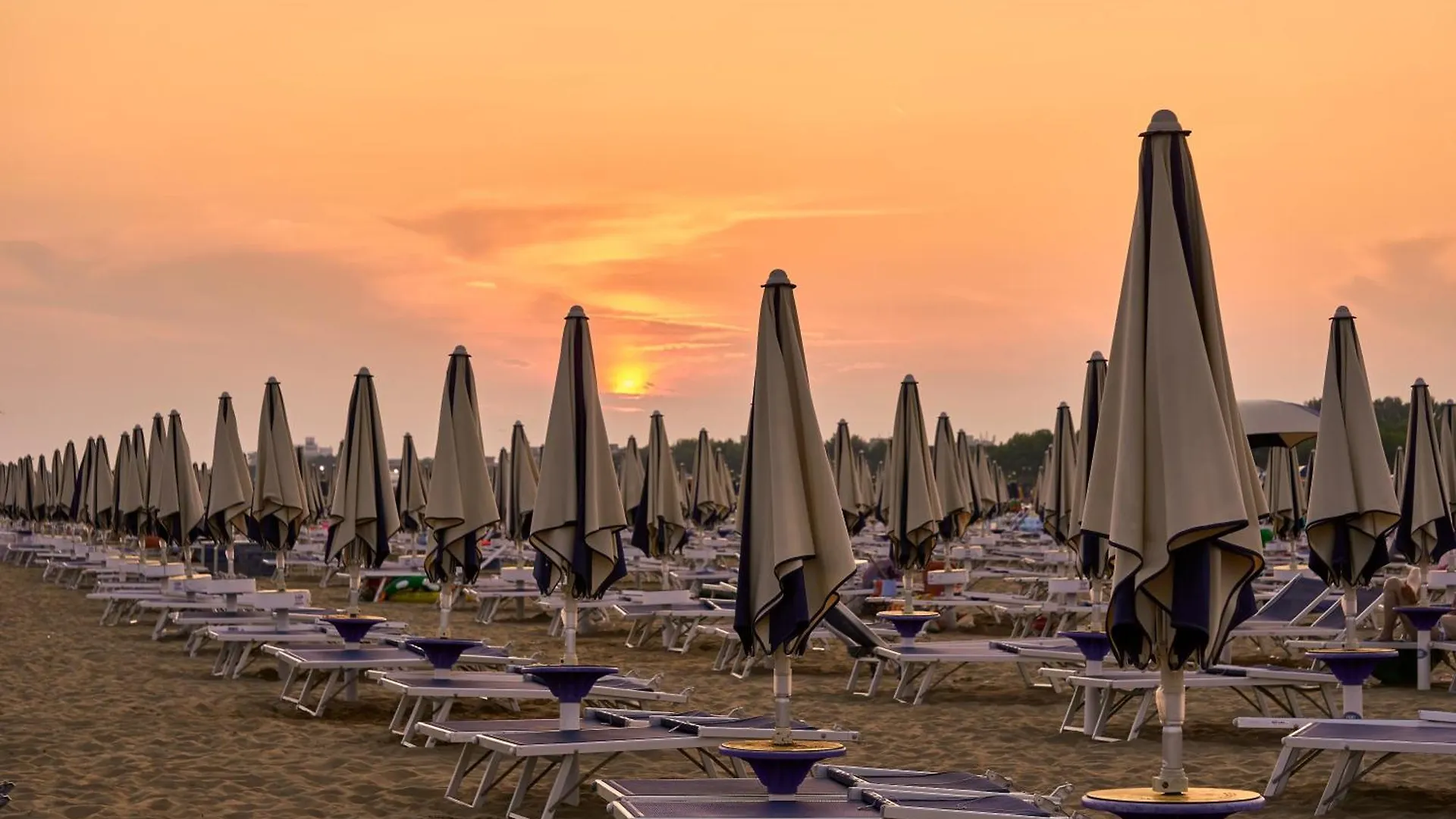 Poolside Serenity - Beahost Rentals Bibione 0*,  Italie